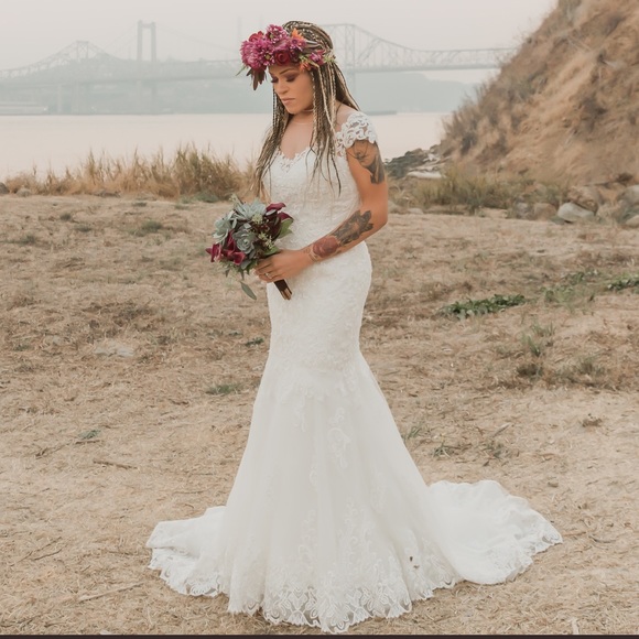 Beautiful Wedding Dress - Picture 5 of 6